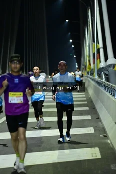 Runner Photo 2111600