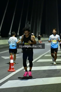 Runner Photo 2111641