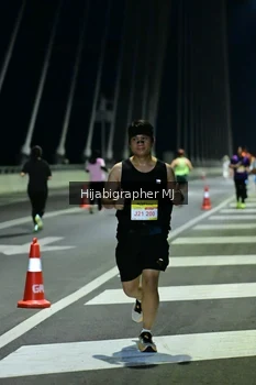 Runner Photo 2112076