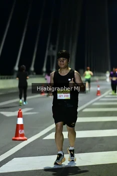 Runner Photo 2112080