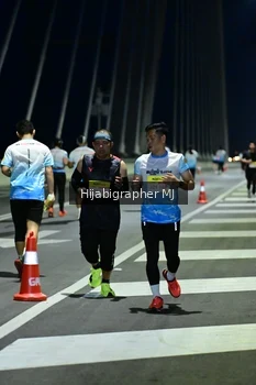 Runner Photo 2112503