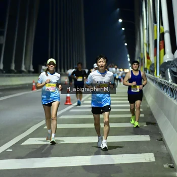 Runner Photo 2112578