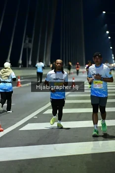 Runner Photo 2112768