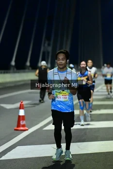 Runner Photo 2112875