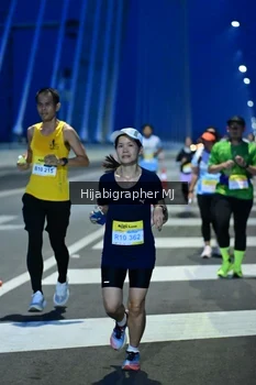Runner Photo 2114180