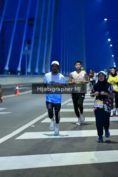 Runner Photo 2114344