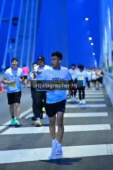 Runner Photo 2116584