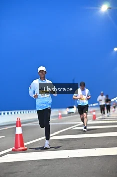 Runner Photo 2141400