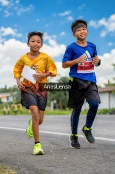Runner Photo 2147537