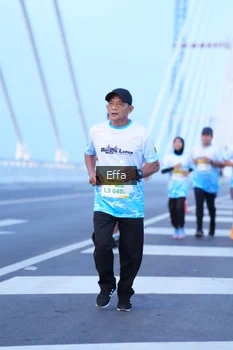 Runner Photo 2174972