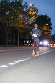 Runner Photo 2220090