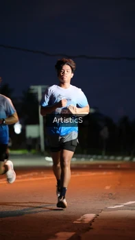 Runner Photo 2243657