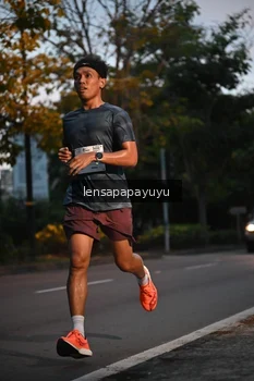 Runner Photo 2244873