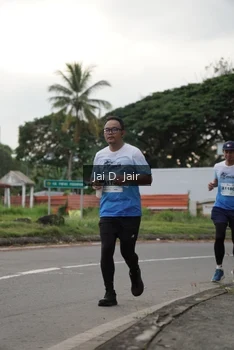 Runner Photo 2302180