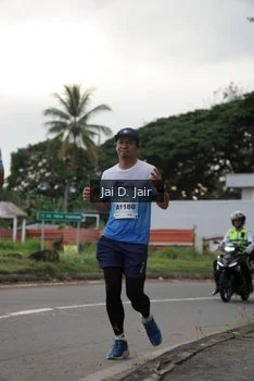 Runner Photo 2302210