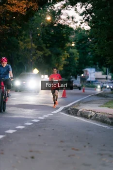 Runner Photo 2305008