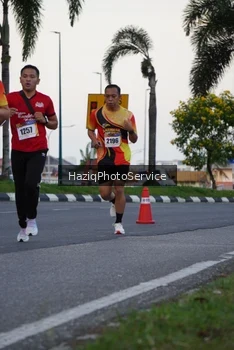 Runner Photo 2320003