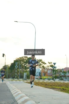 Runner Photo 2335821