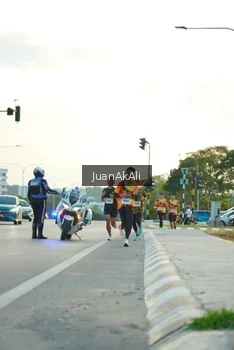 Runner Photo 2335875