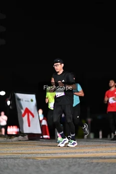 Runner Photo 2410443