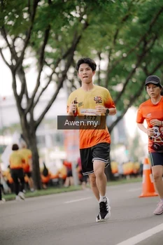 Runner Photo 2540222