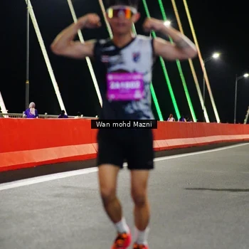 Runner Photo 2800024