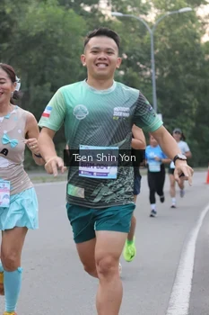 Runner Photo 3198042
