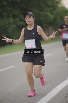 Runner Photo 3199200