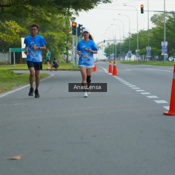 Runner Photo 3214374
