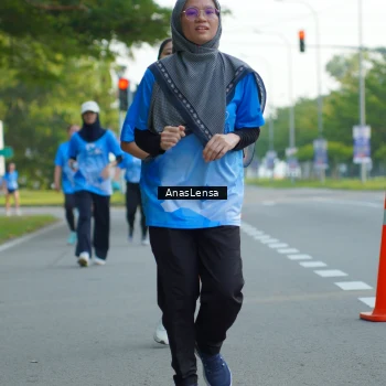 Runner Photo 3223746