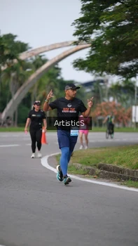 Runner Photo 3238095
