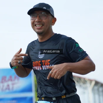 Runner Photo 3241396