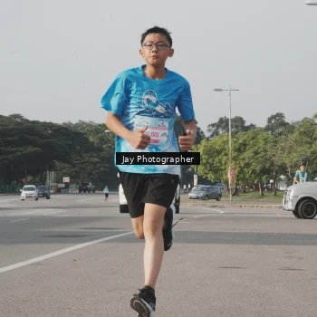 Runner Photo 3243999