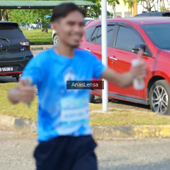 Runner Photo 3246167