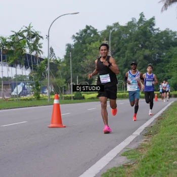 Runner Photo 3304594