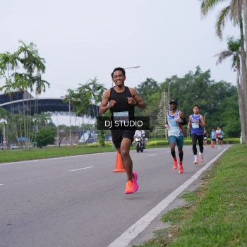 Runner Photo 3304661