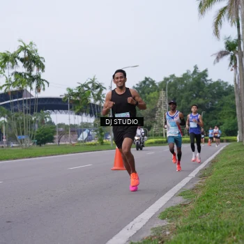 Runner Photo 3304779