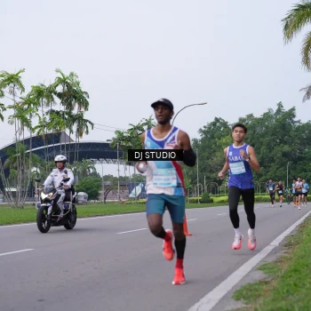 Runner Photo 3304846