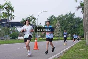 Runner Photo 3308373