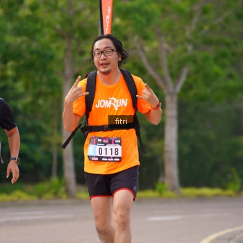 Runner Photo 3310021