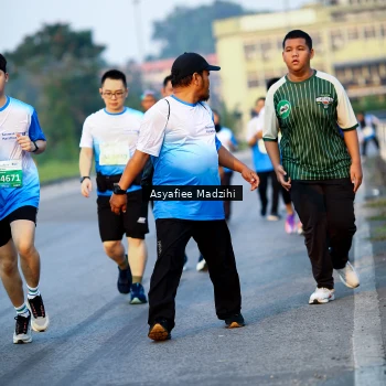 Runner Photo 3381675