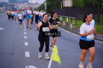 Runner Photo 3384155