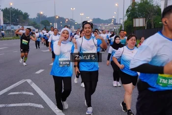 Runner Photo 3387002