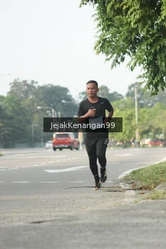 Runner Photo 3410003