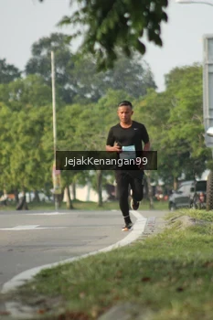 Runner Photo 3410004