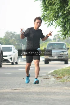 Runner Photo 3410011