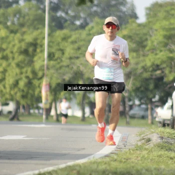 Runner Photo 3410060