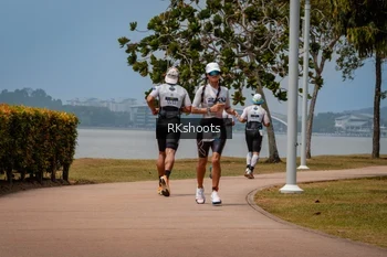 Runner Photo 3433797