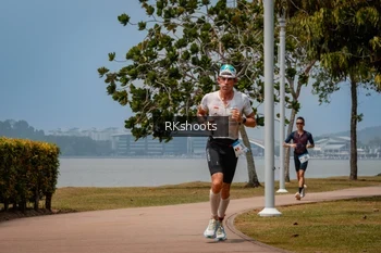 Runner Photo 3433813