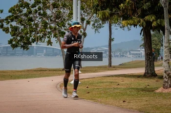 Runner Photo 3433876